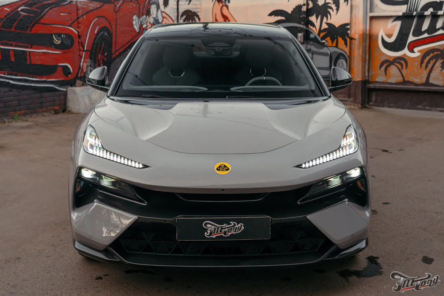 Обзор нового электрокроссовера Lotus Eletre R+, окрас бамперов и оклейка полиуретаном